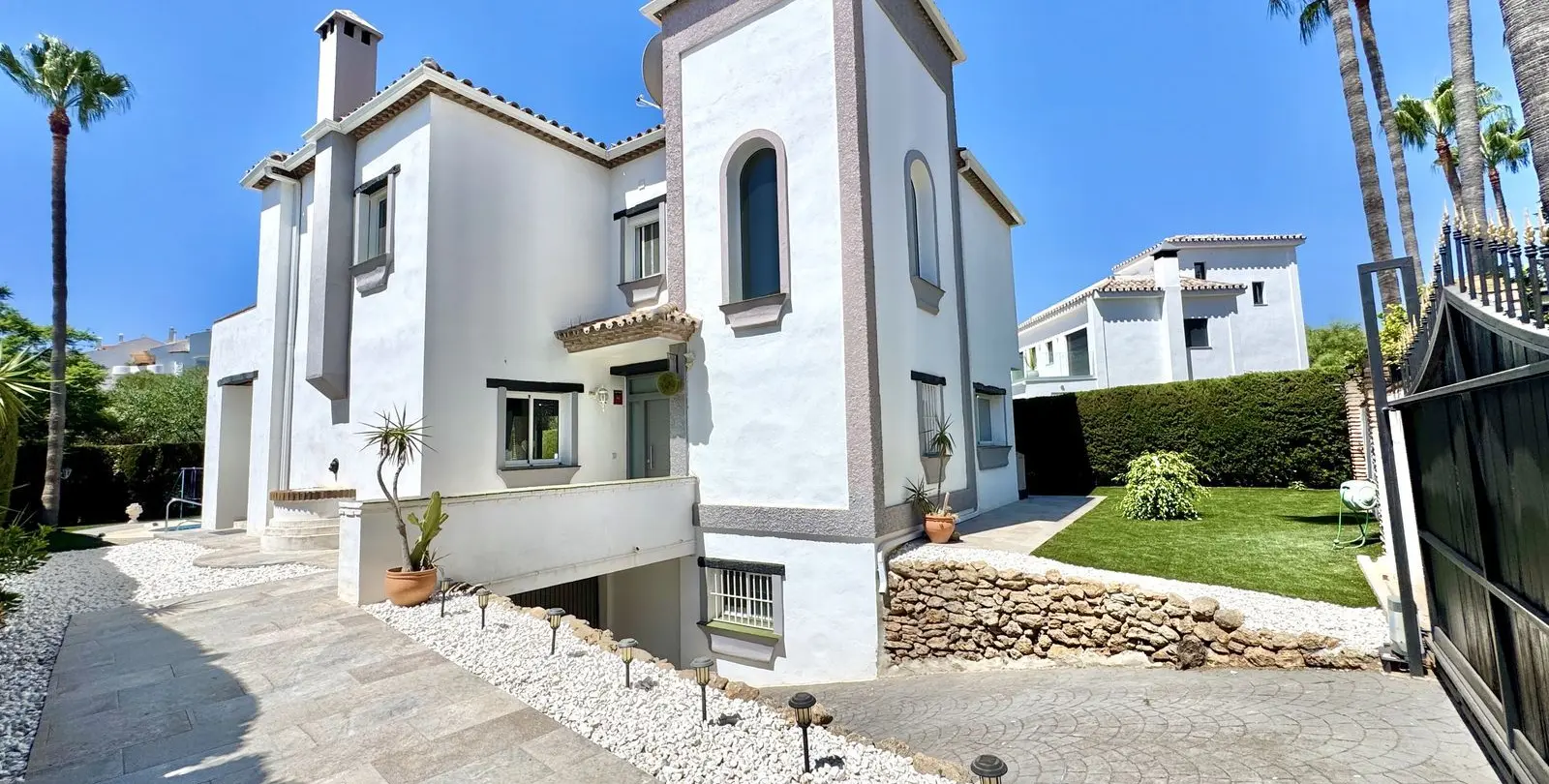 Venta de villa independiente en Calahonda 1