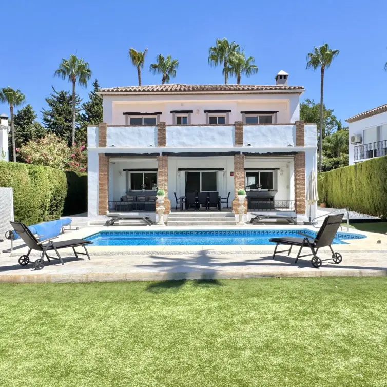 Venta de villa independiente en Calahonda