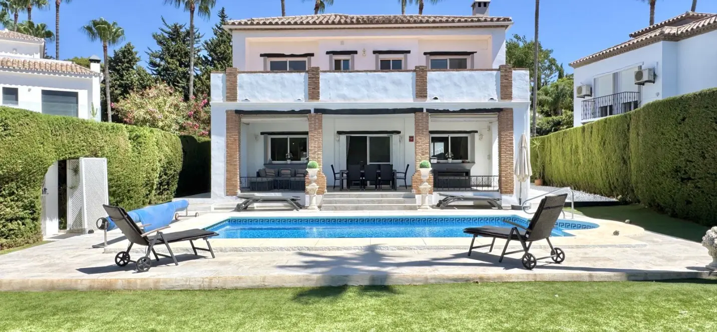 Venta de villa independiente en Calahonda 1