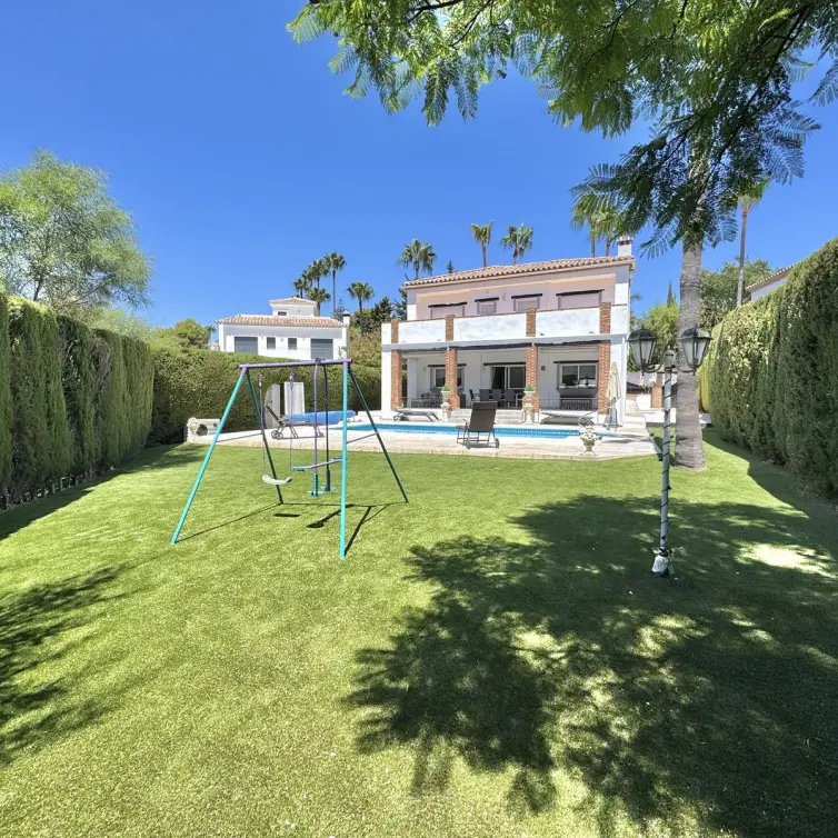 Venta de villa independiente en Calahonda