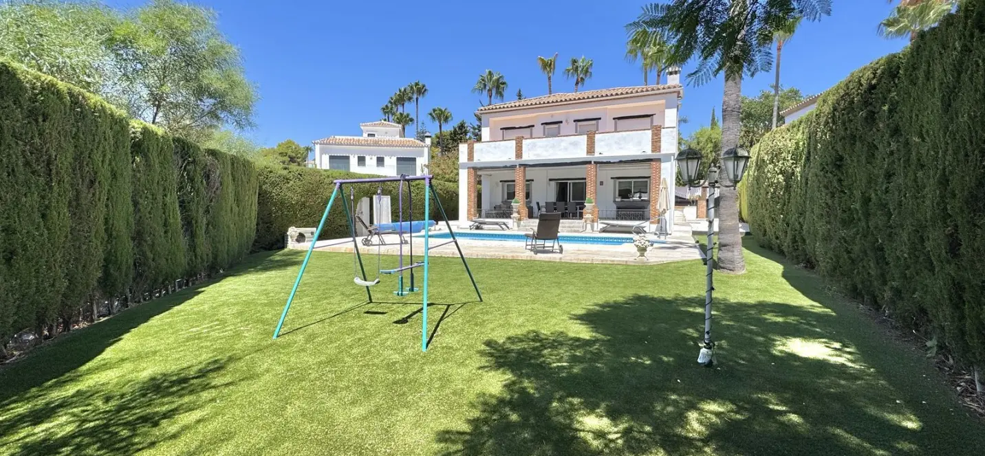 Venta de villa independiente en Calahonda 2