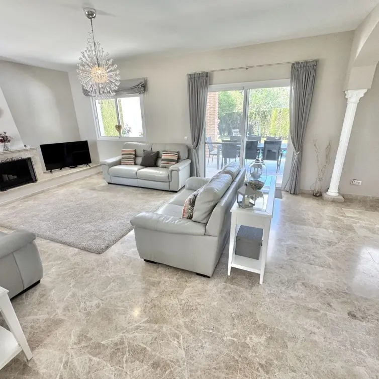 Venta de villa independiente en Calahonda