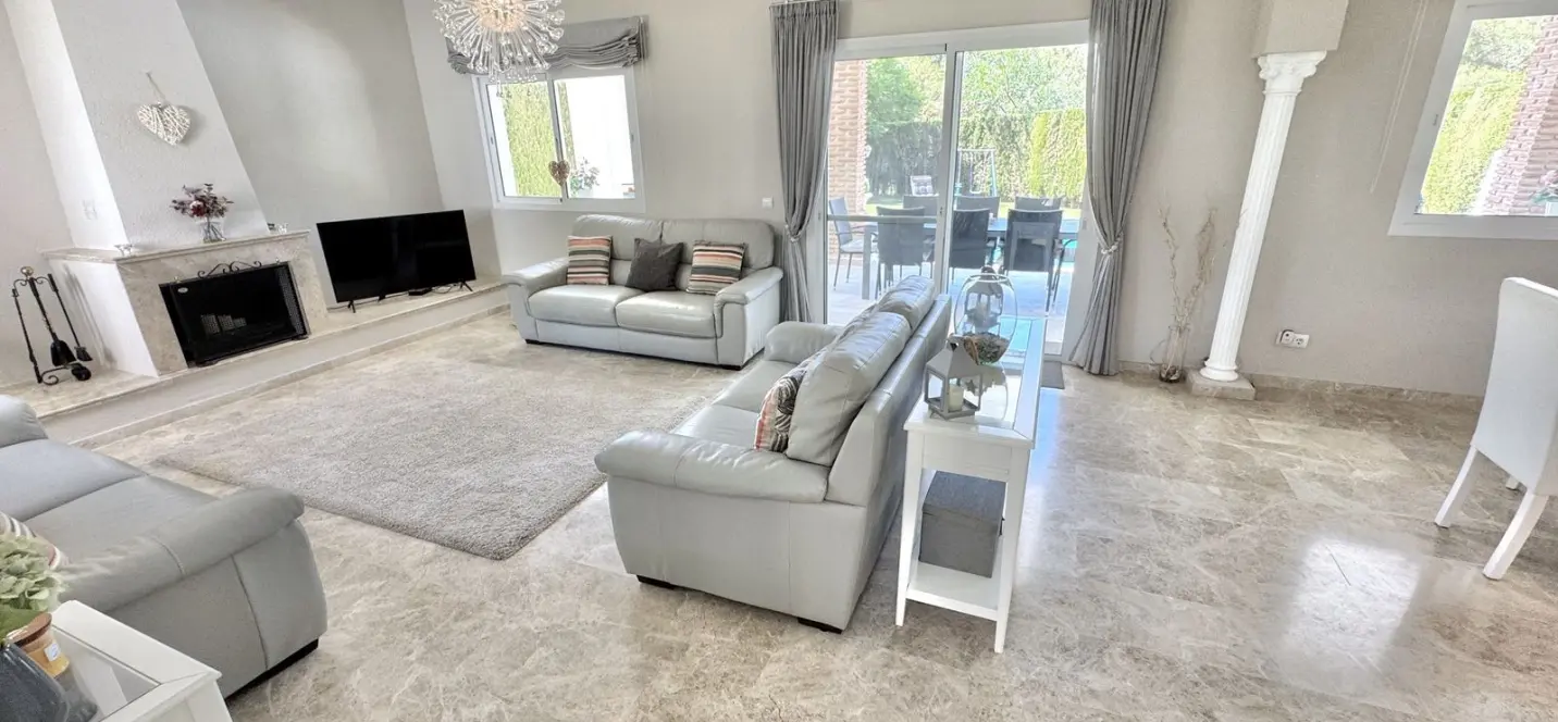 Venta de villa independiente en Calahonda 4