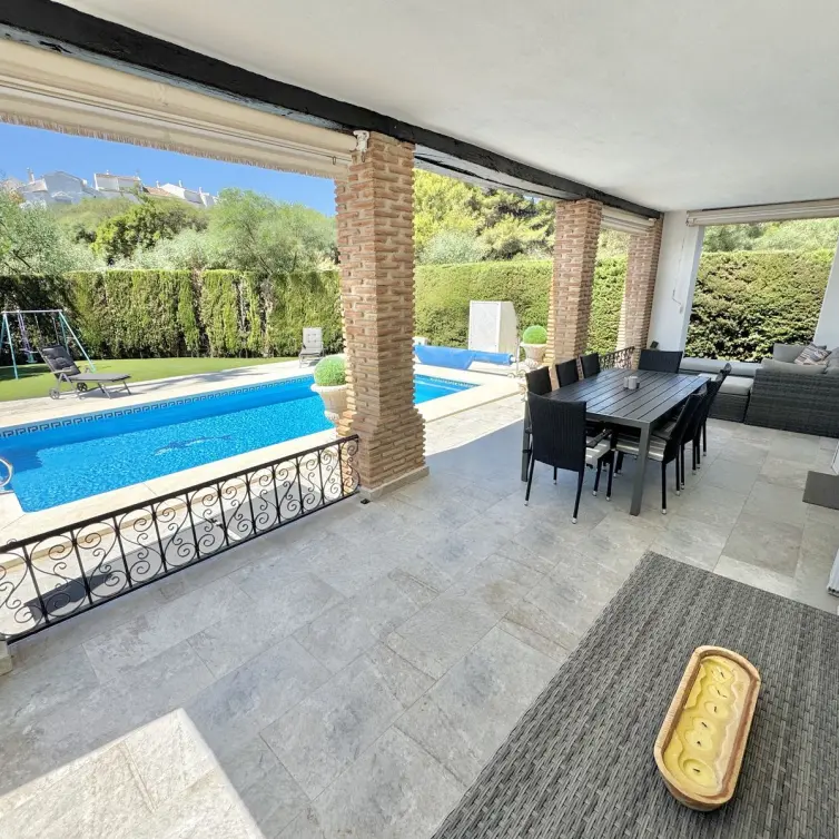 Venta de villa independiente en Calahonda