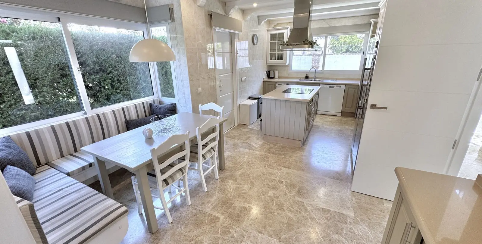 Venta de villa independiente en Calahonda 11