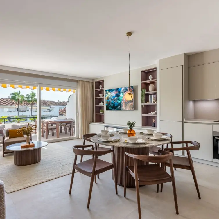 Sale of penthouse in New Golden Mile