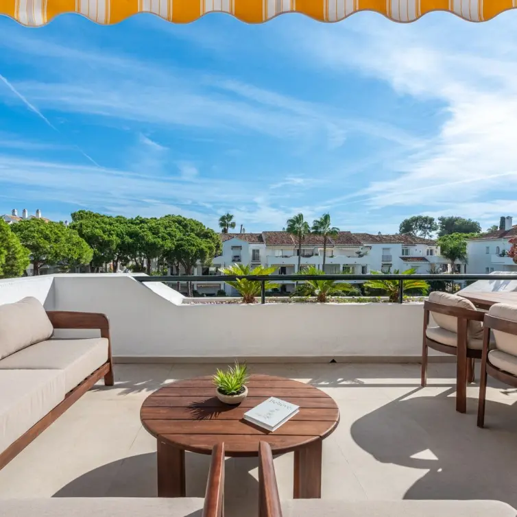 Sale of penthouse in New Golden Mile