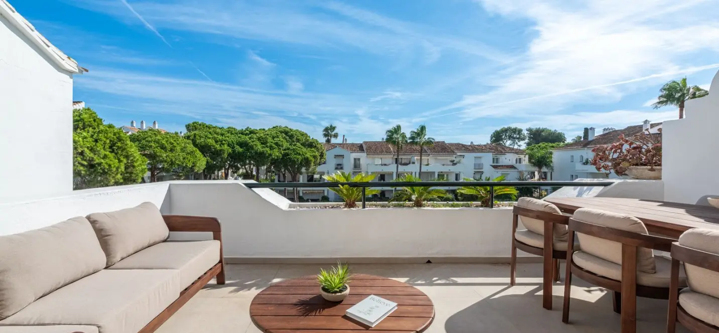 Sale of penthouse in New Golden Mile 2