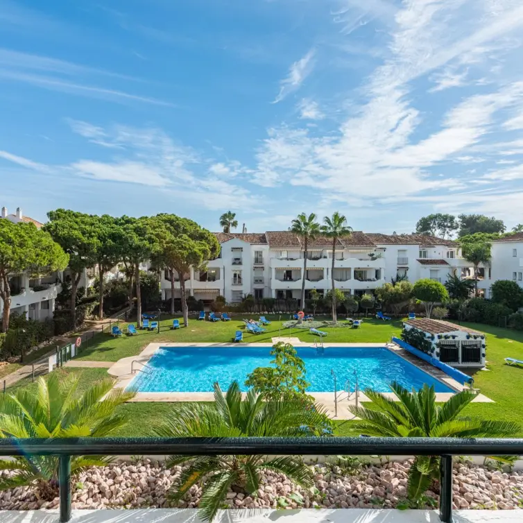 Sale of penthouse in New Golden Mile