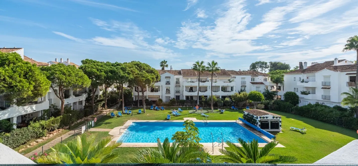 Sale of penthouse in New Golden Mile 3