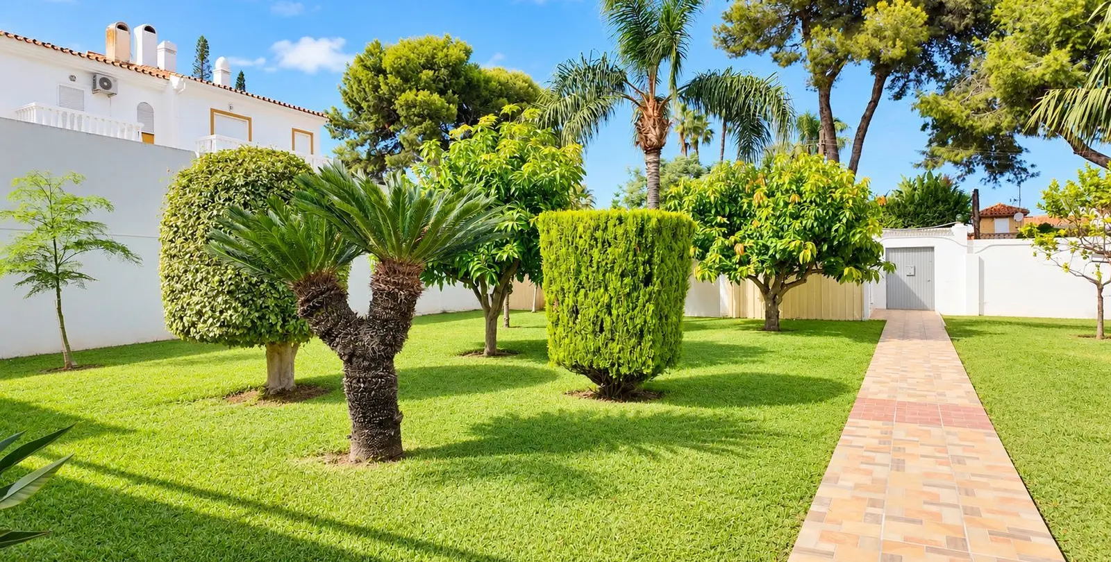 Sale of detached villa in Benalmadena 1