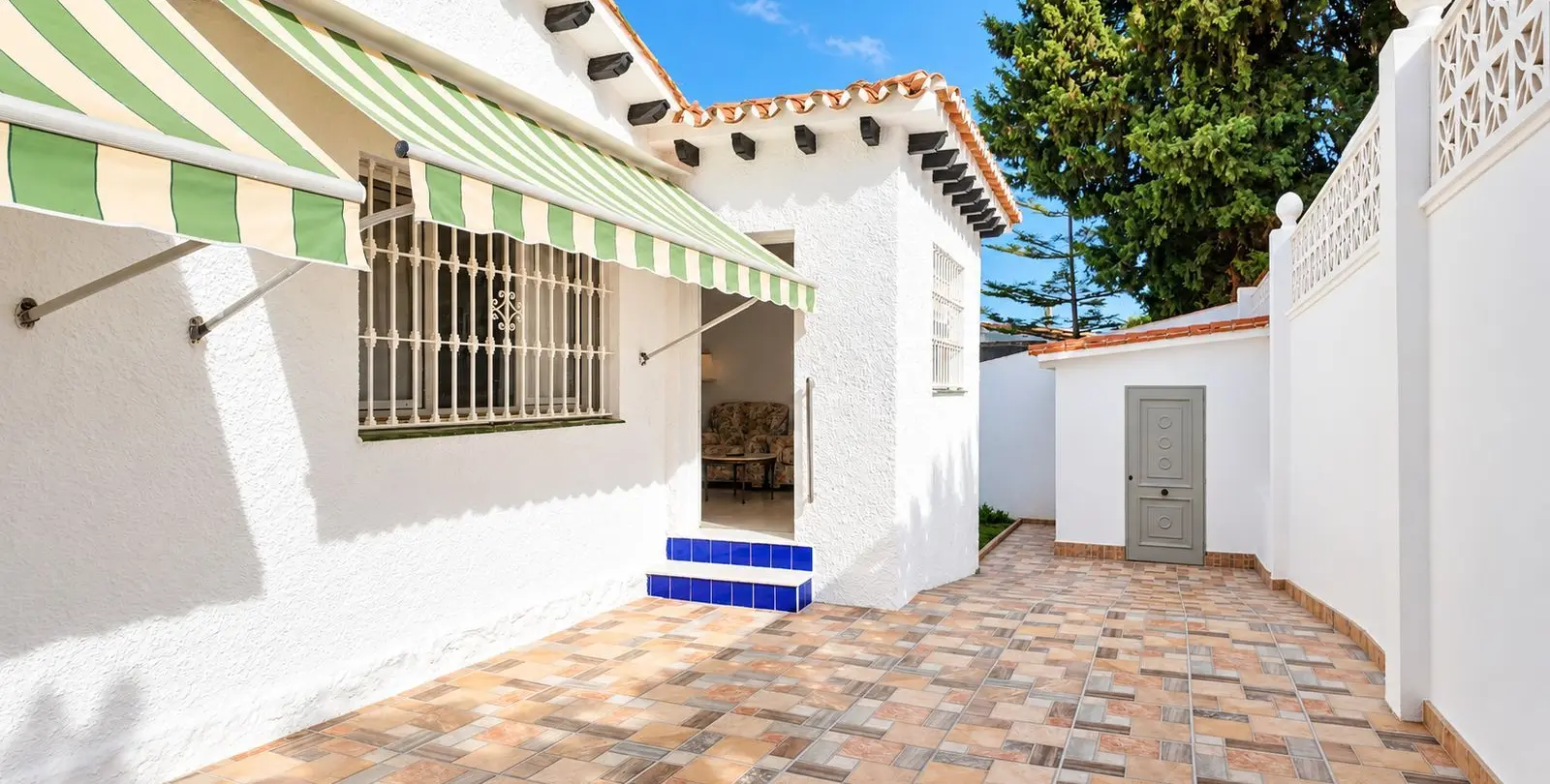 Sale of detached villa in Benalmadena 28