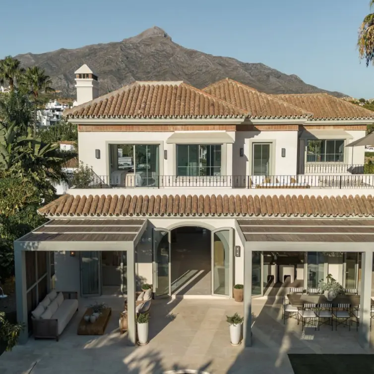 Venta de villa independiente en Nueva Andalucía