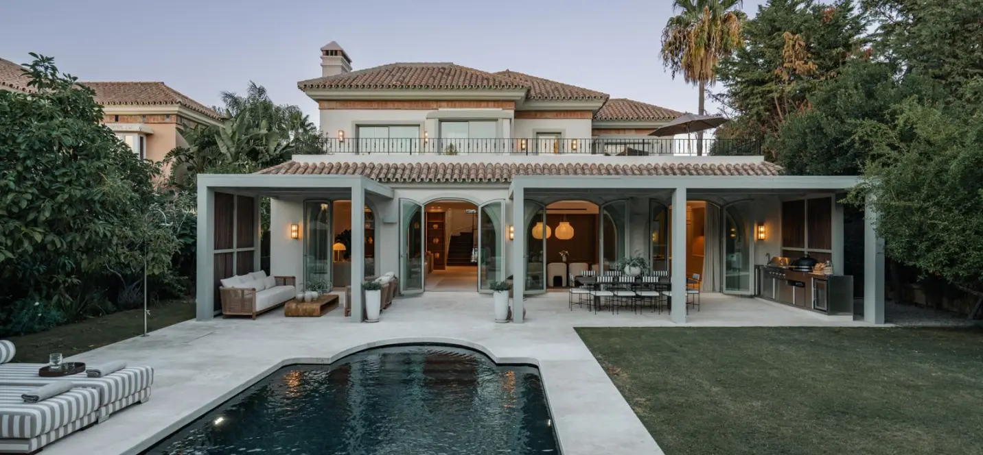 Venta de villa independiente en Nueva Andalucía 1