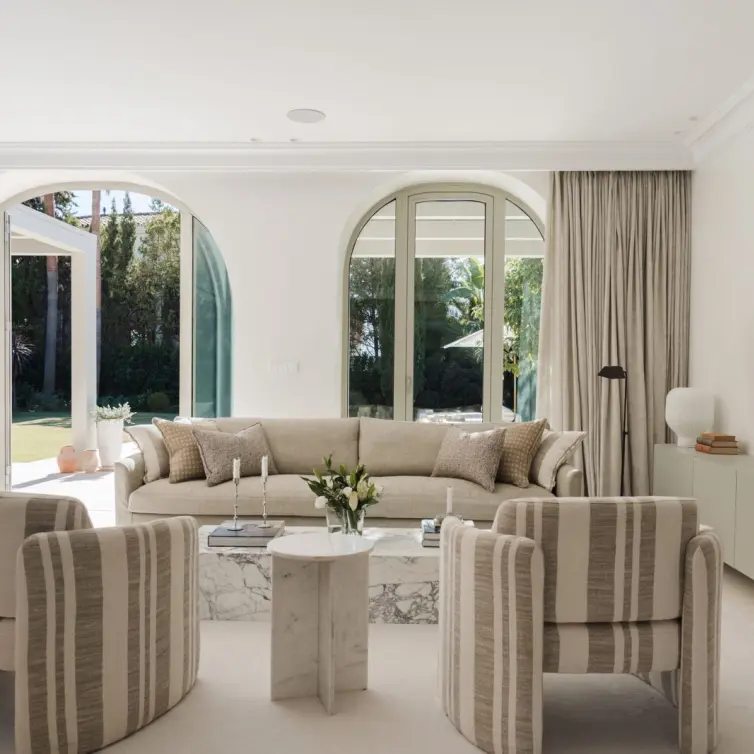 Venta de villa independiente en Nueva Andalucía