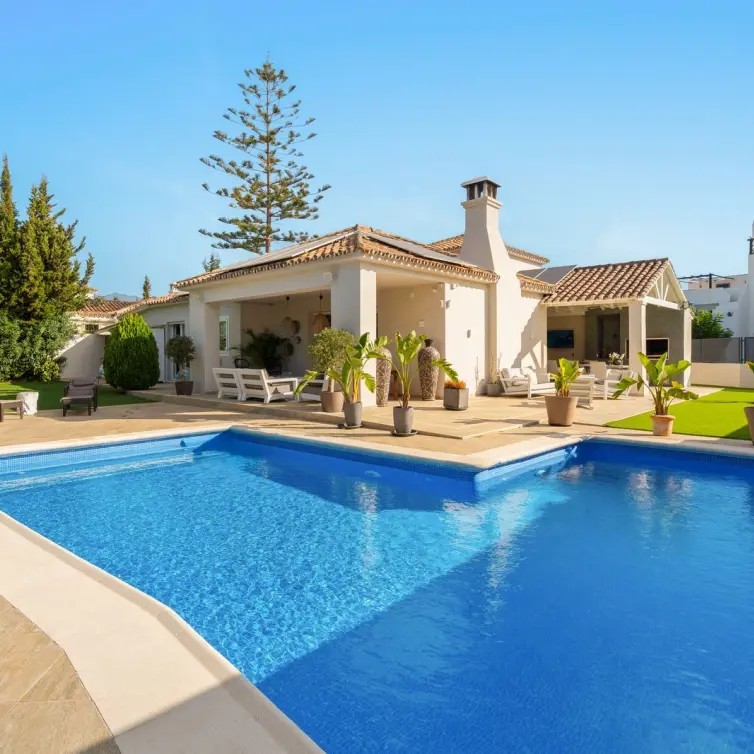 Venta de villa independiente en Estepona