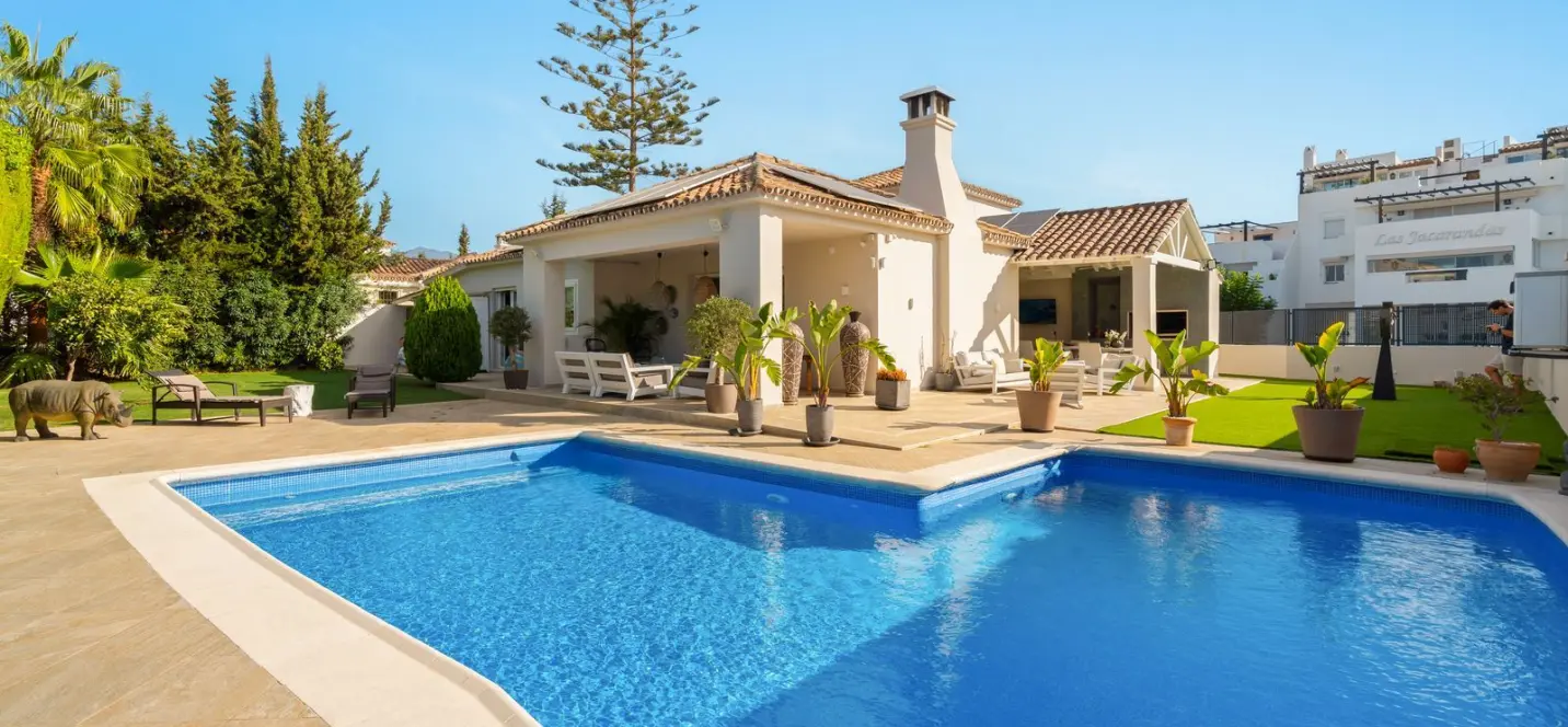 Venta de villa independiente en Estepona 0