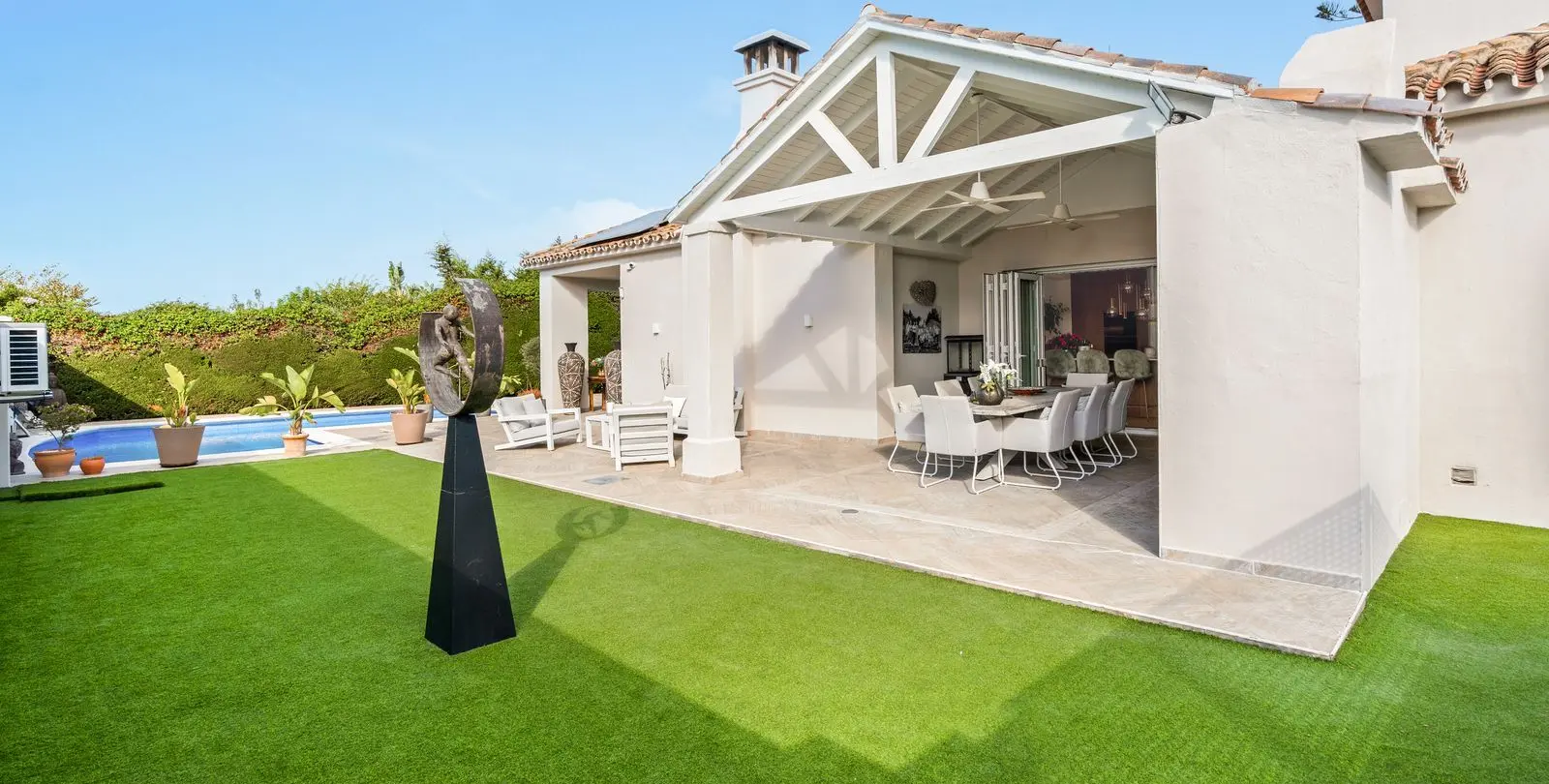 Venta de villa independiente en Estepona 2