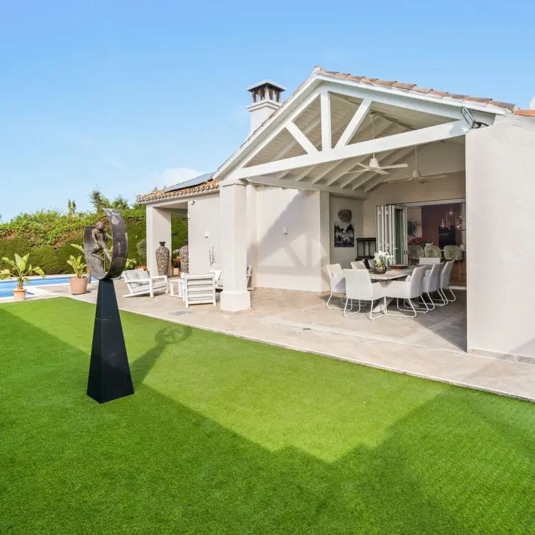 Venta de villa independiente en Estepona