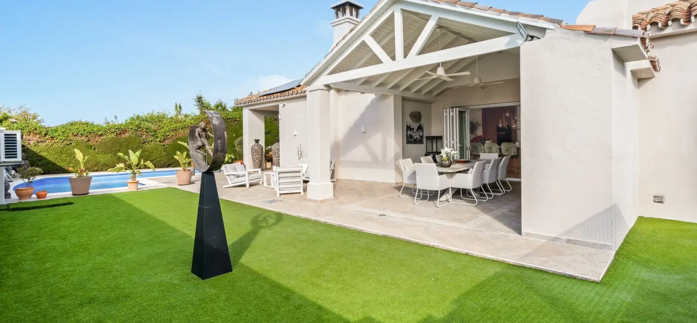 Venta de villa independiente en Estepona 1