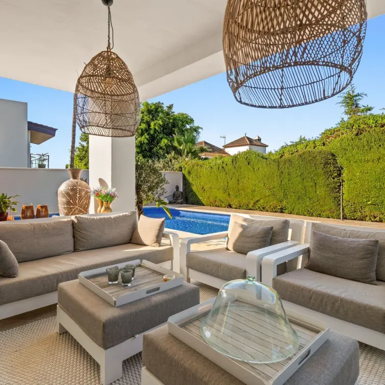 Venta de villa independiente en Estepona
