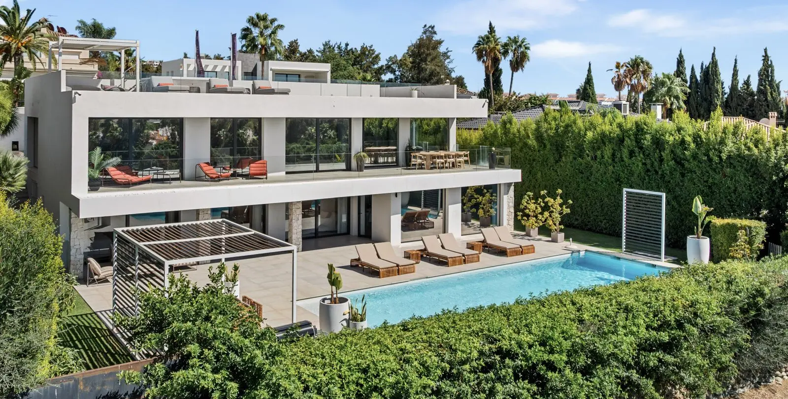 Venta de villa independiente en Nueva Andalucía 1