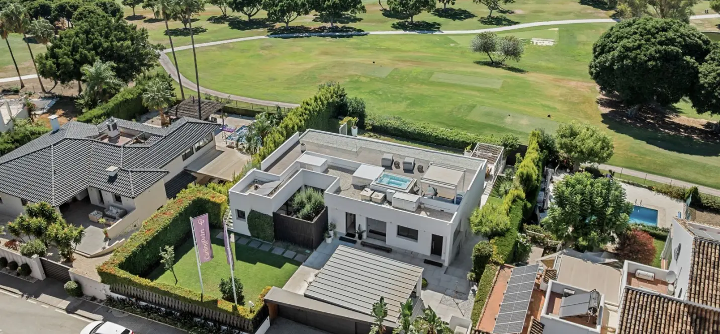 Venta de villa independiente en Nueva Andalucía 1