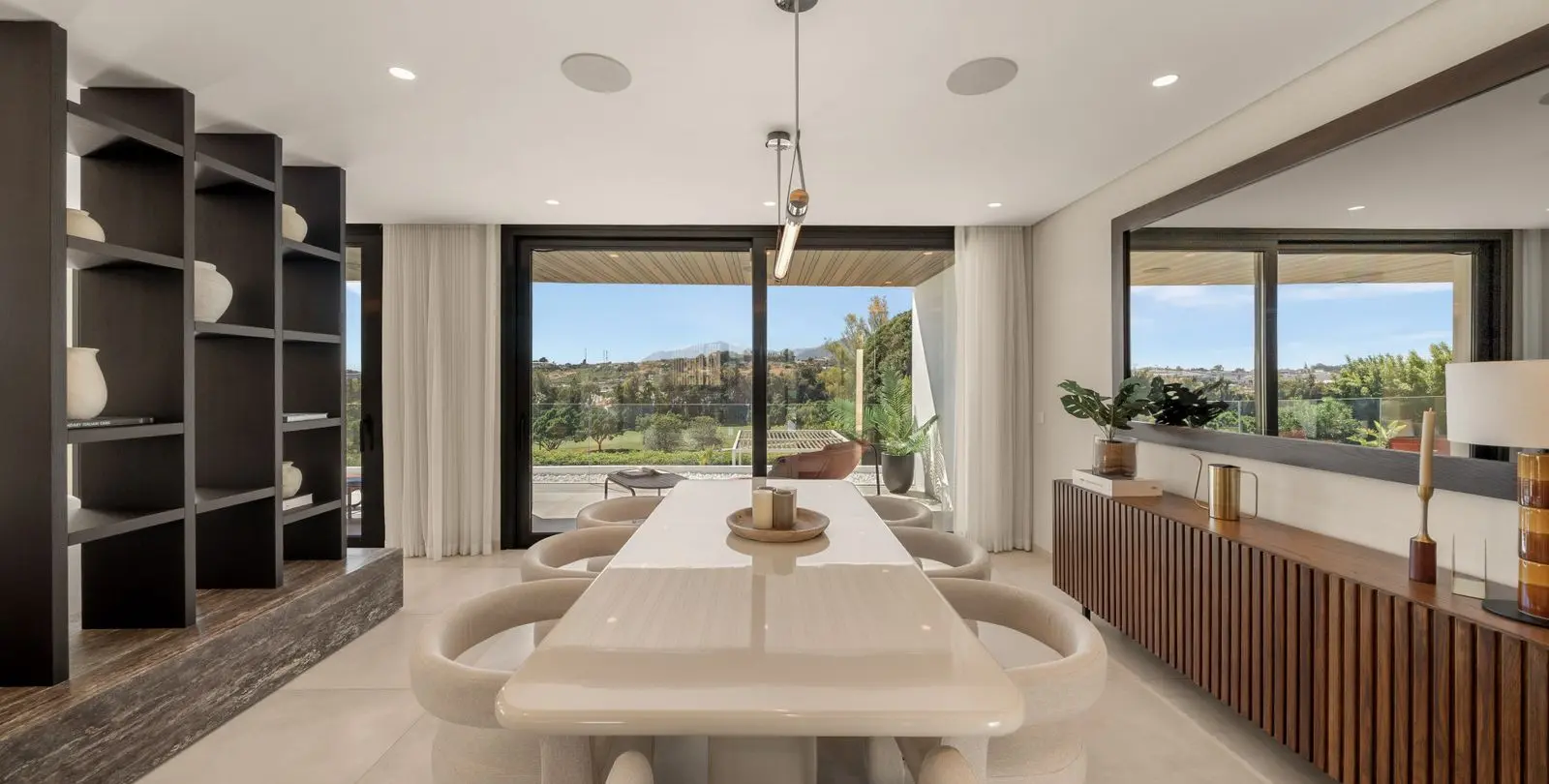 Venta de villa independiente en Nueva Andalucía 6