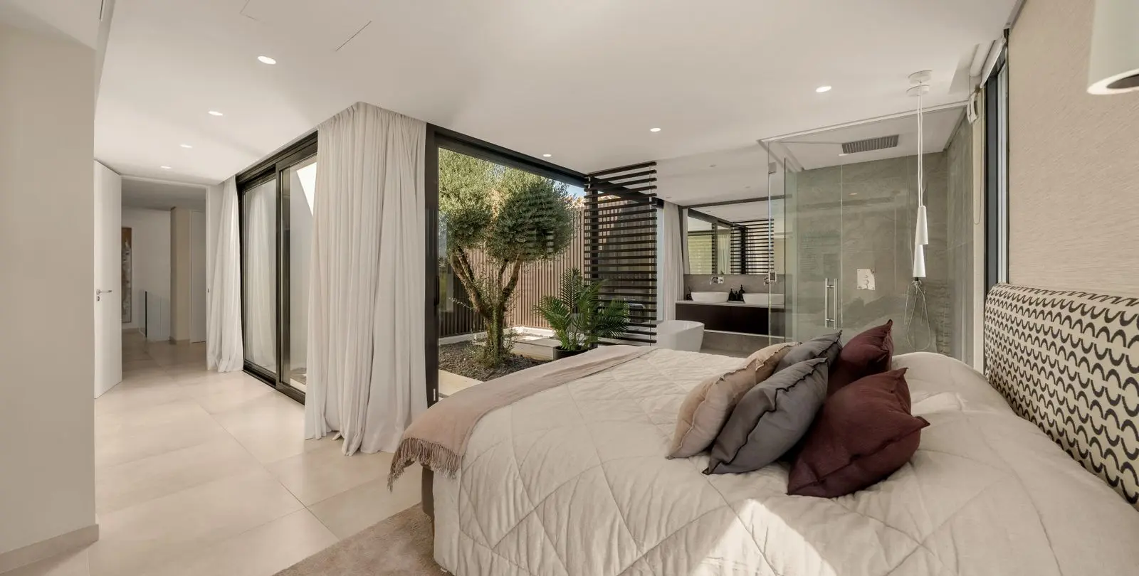 Venta de villa independiente en Nueva Andalucía 21