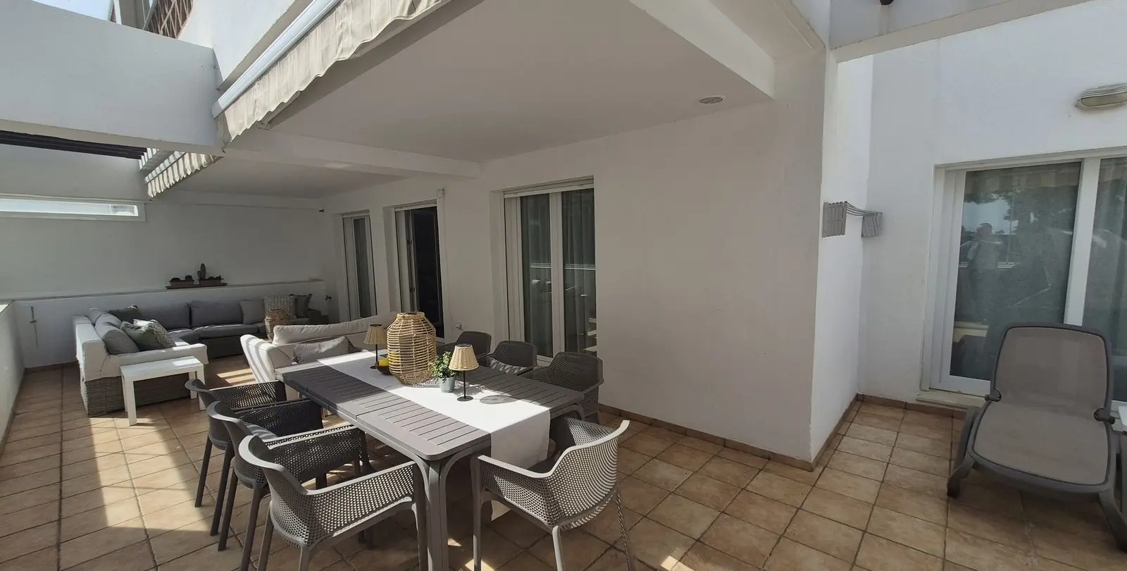 Продажа апартаментов на первом этаже в Miraflores 4