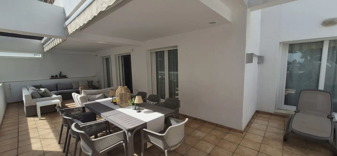 Продажа апартаментов на первом этаже в Miraflores 3