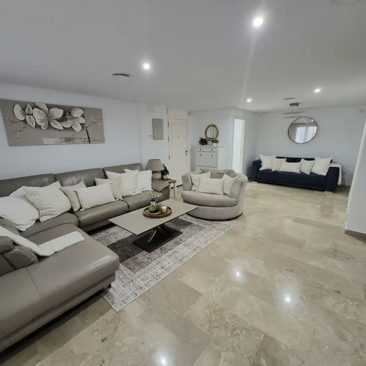 Продажа апартаментов на первом этаже в Miraflores