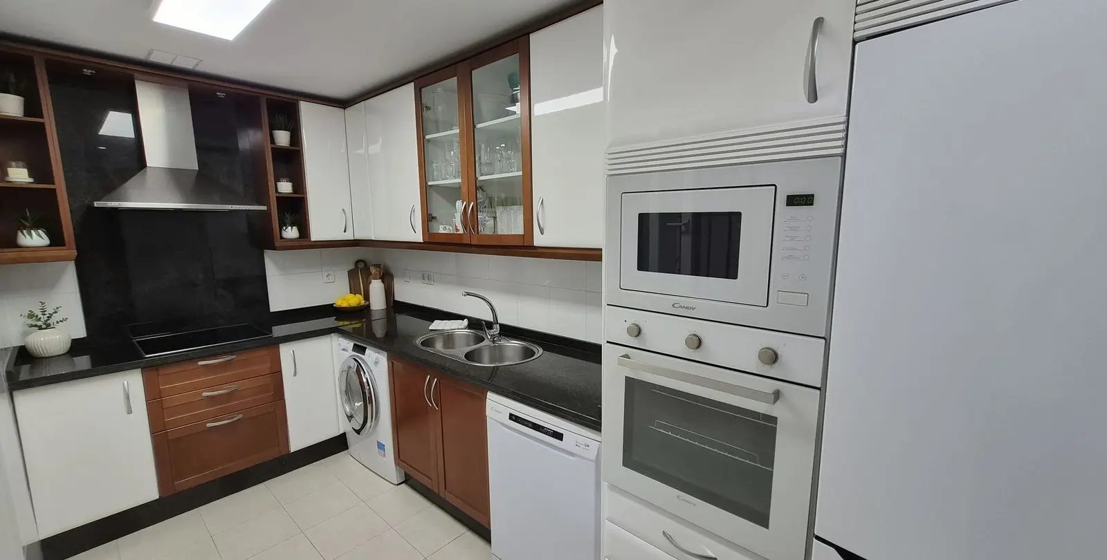 Продажа апартаментов на первом этаже в Miraflores 7
