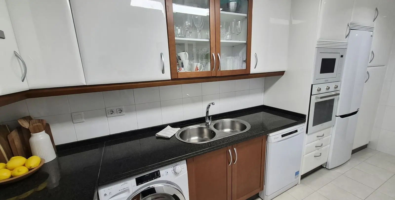 Продажа апартаментов на первом этаже в Miraflores 8