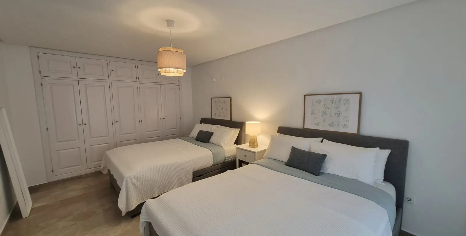 Продажа апартаментов на первом этаже в Miraflores 18