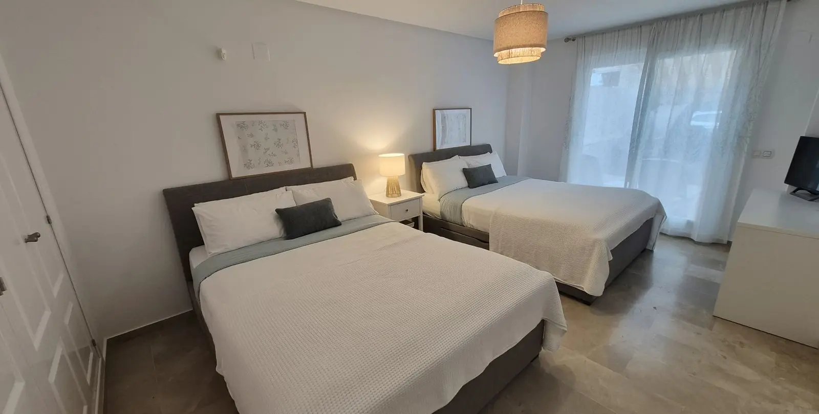 Продажа апартаментов на первом этаже в Miraflores 19