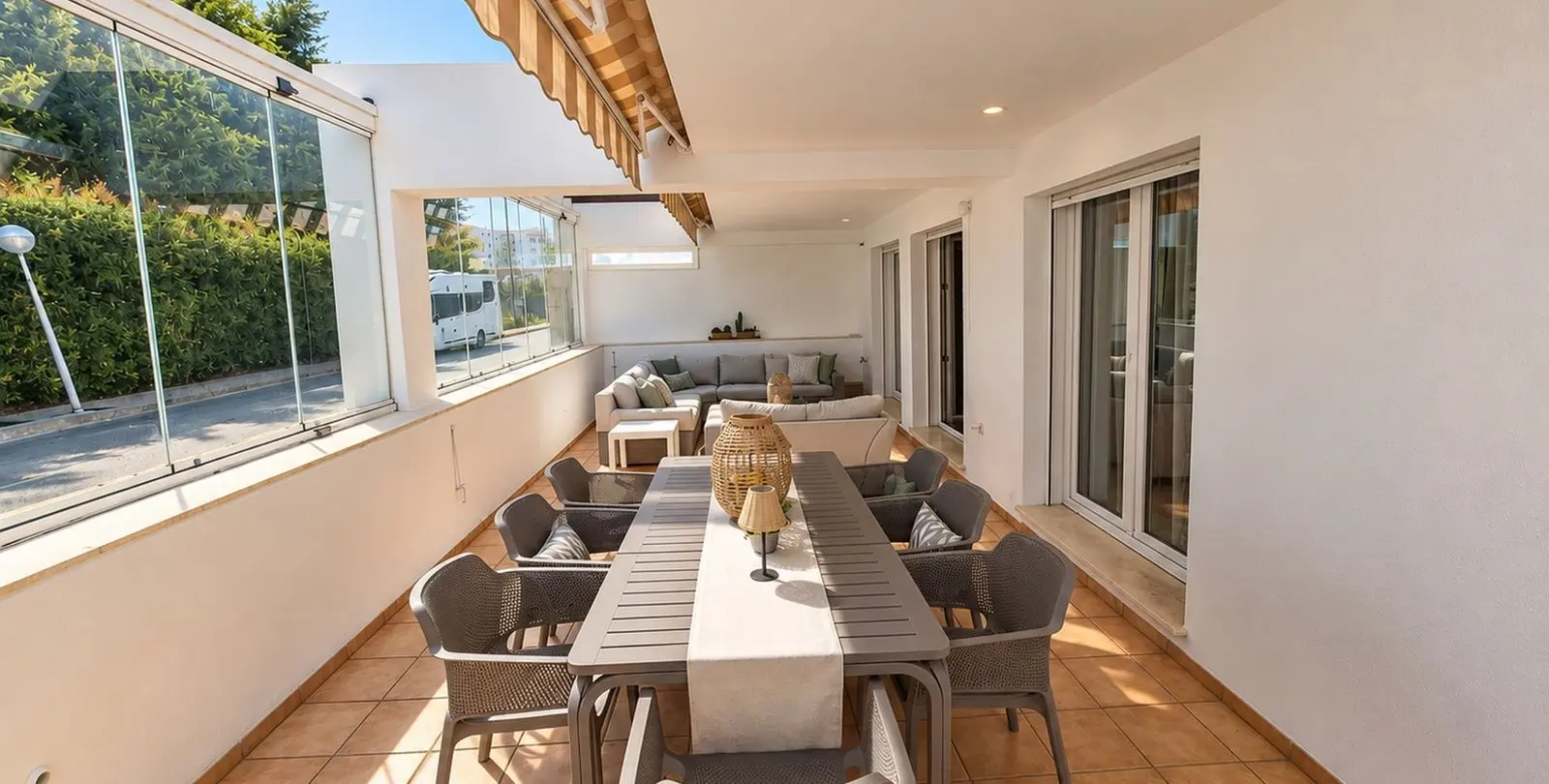 Продажа апартаментов на первом этаже в Miraflores 28