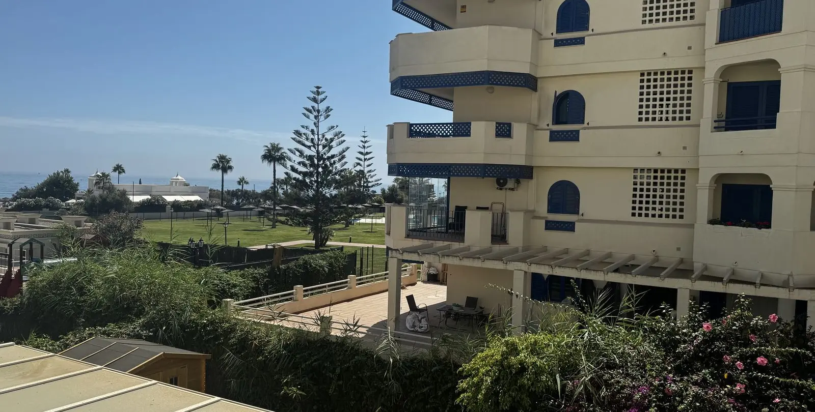 Venta de apartamento en planta media en San Luis de Sabinillas 1