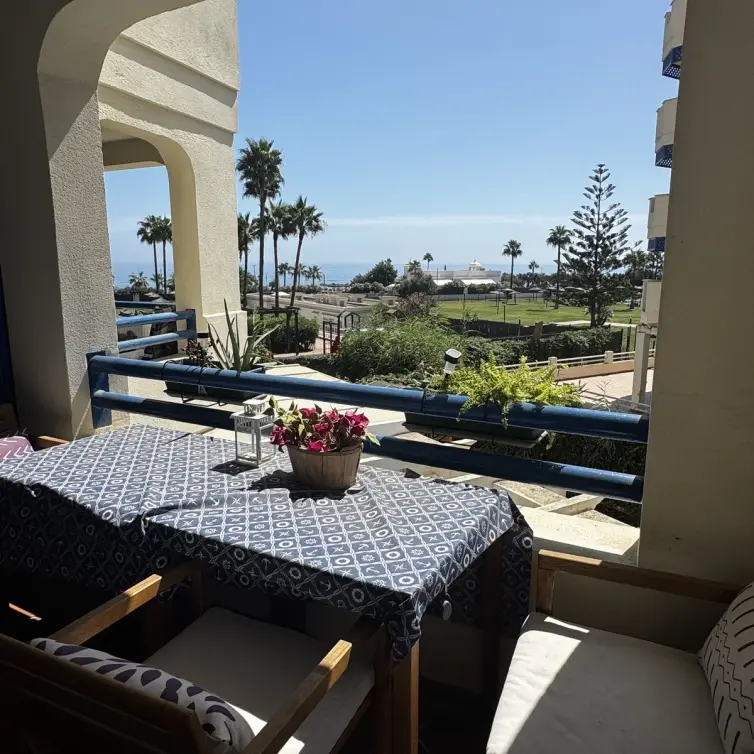 Venta de apartamento en planta media en San Luis de Sabinillas
