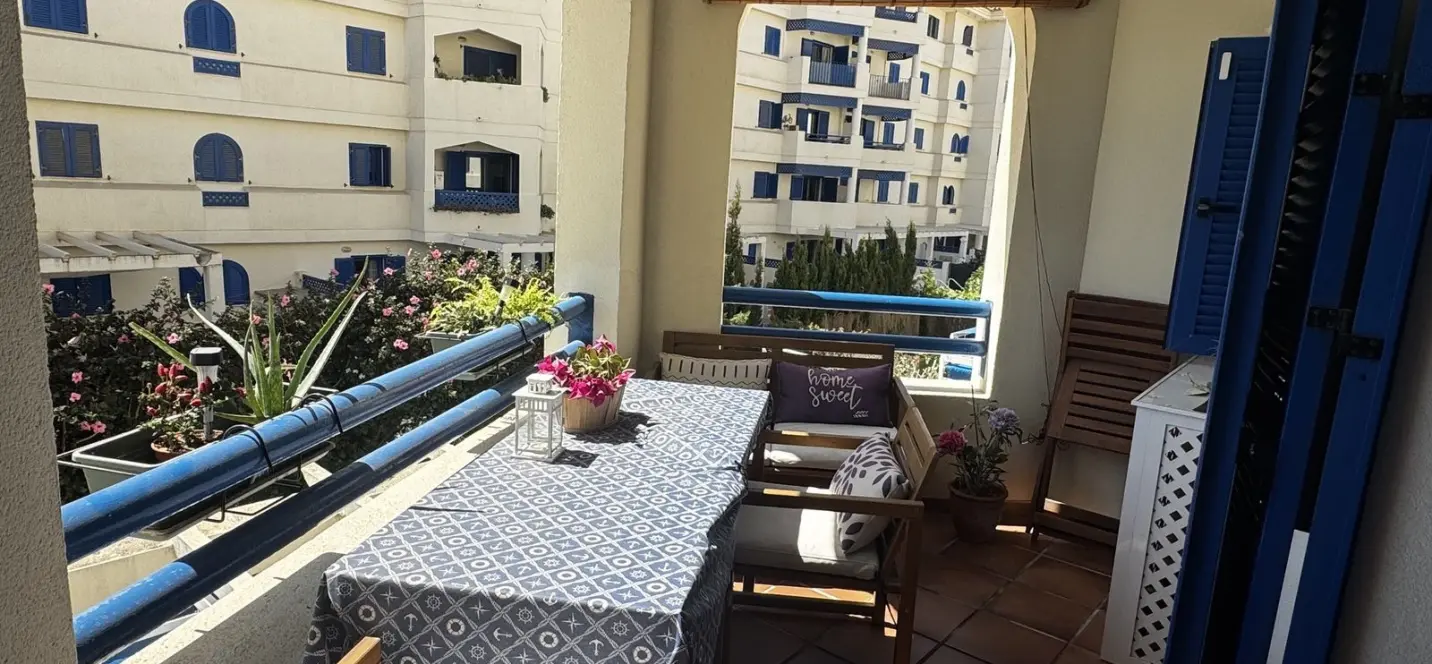 Venta de apartamento en planta media en San Luis de Sabinillas 3
