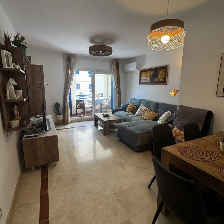 Venta de apartamento en planta media en San Luis de Sabinillas