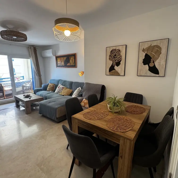 Venta de apartamento en planta media en San Luis de Sabinillas