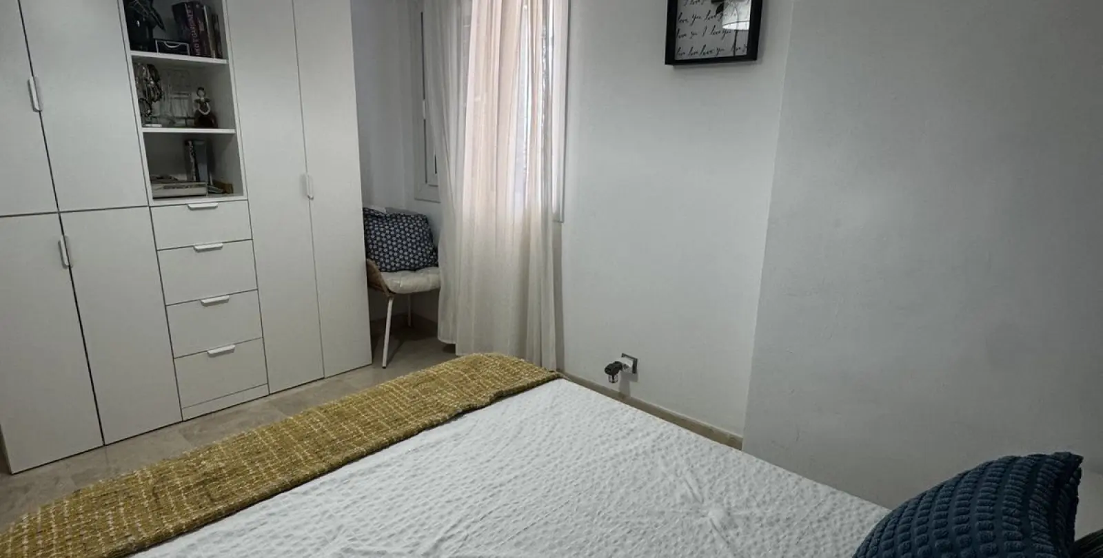 Venta de apartamento en planta media en San Luis de Sabinillas 26