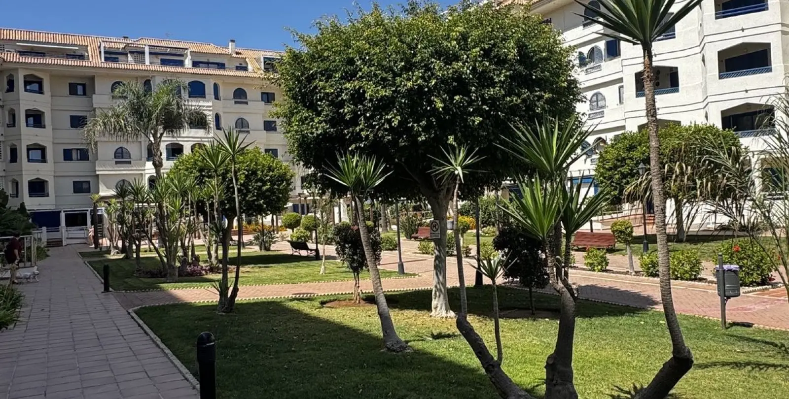 Venta de apartamento en planta media en San Luis de Sabinillas 31