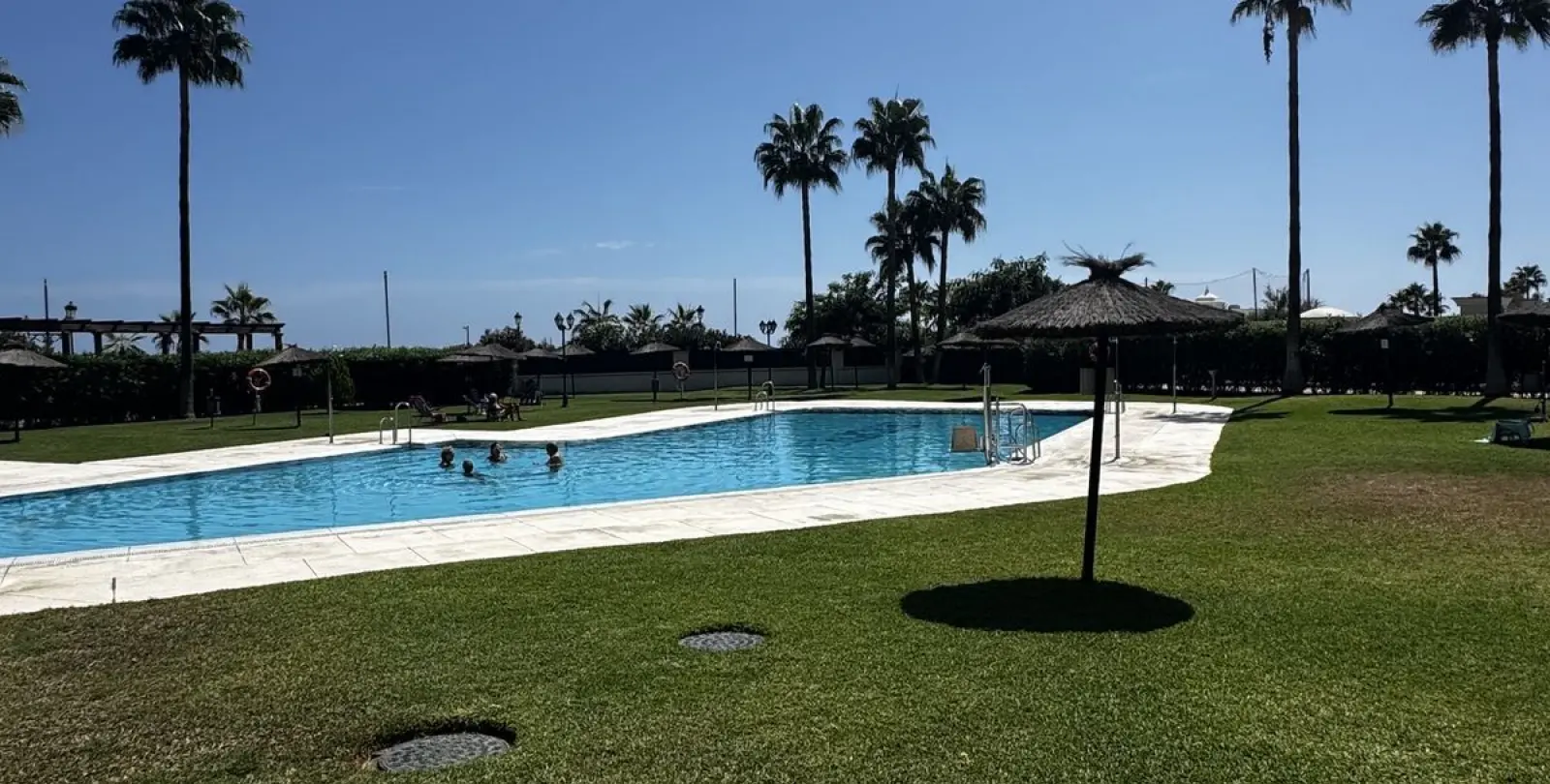 Venta de apartamento en planta media en San Luis de Sabinillas 34