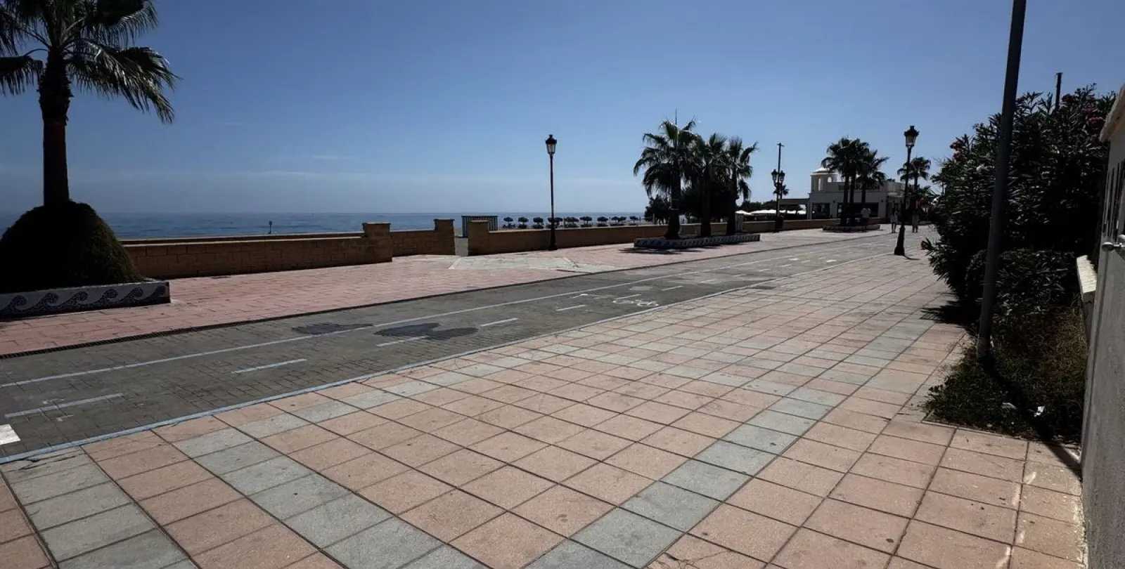 Venta de apartamento en planta media en San Luis de Sabinillas 38