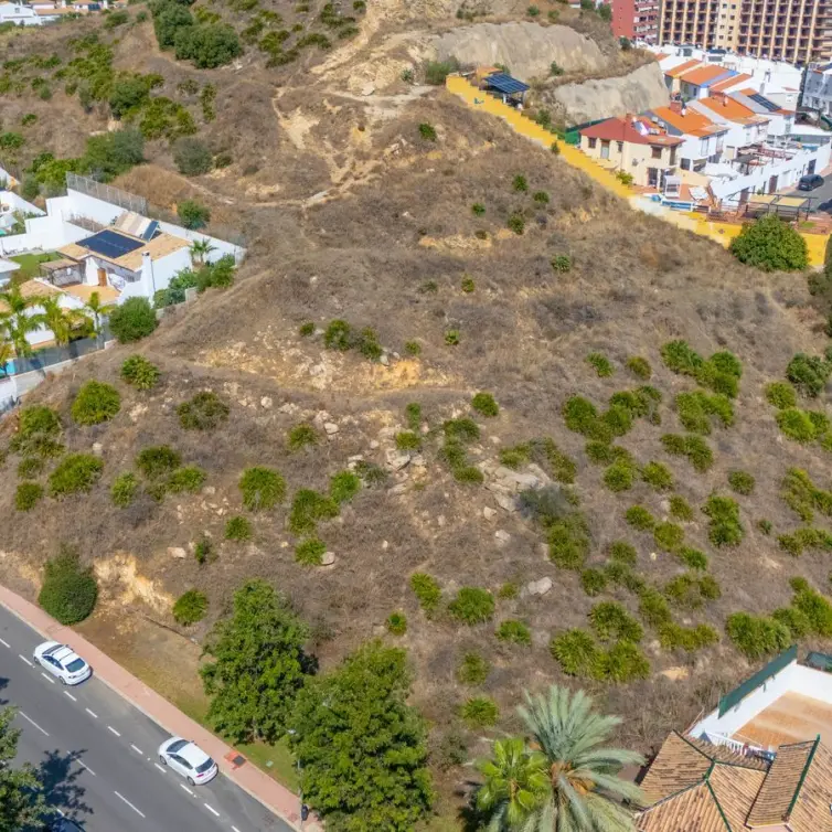 Venta de parcela residencial en Torrequebrada