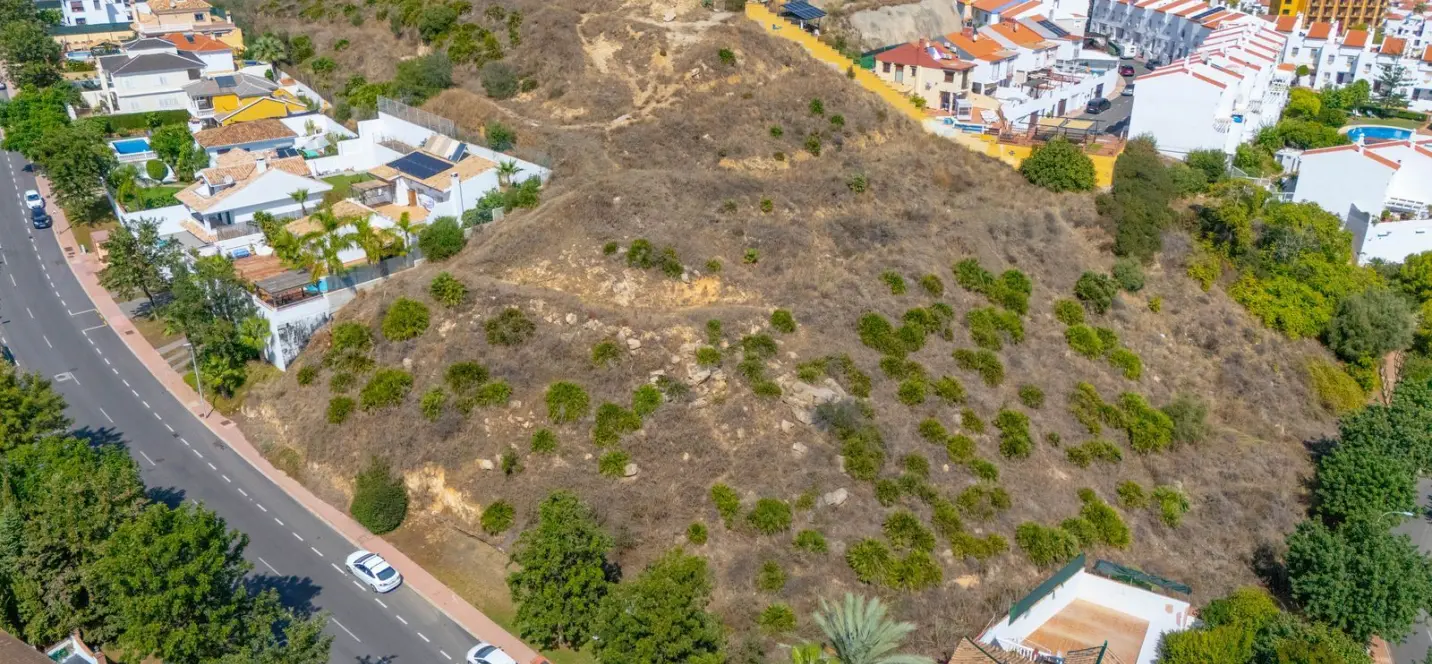 Venta de parcela residencial en Torrequebrada 1