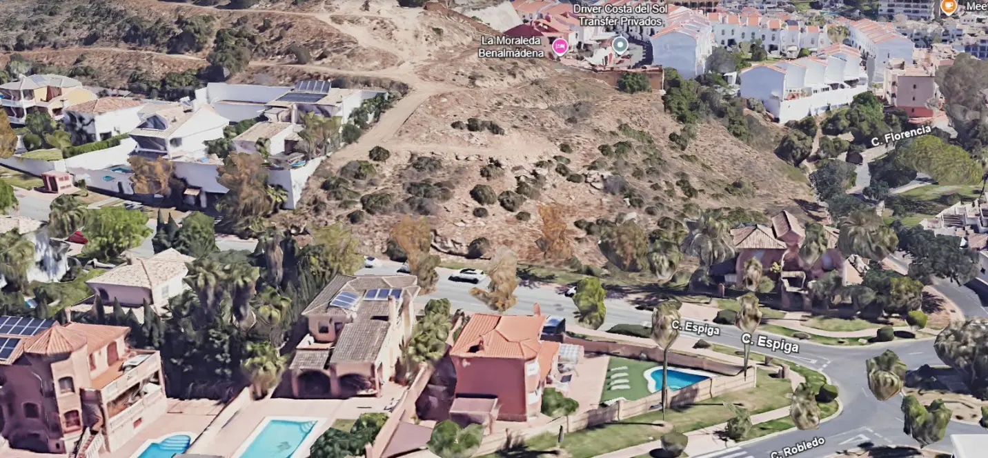 Venta de parcela residencial en Torrequebrada 3