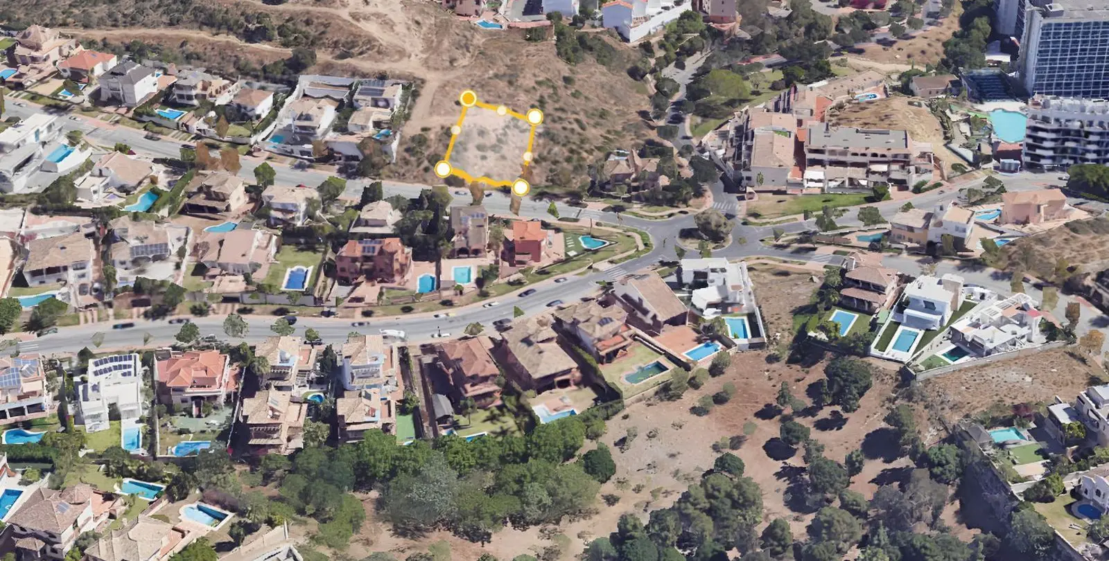 Sale of residential plot in Torrequebrada 16